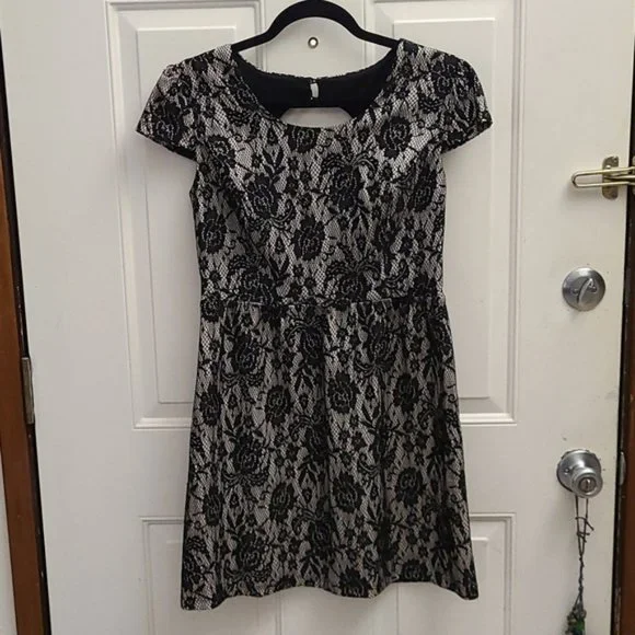 Sweet Storm Black and Beige Dress - Picture 4 of 9